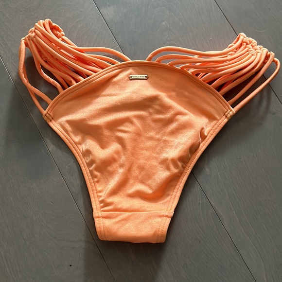 BNWT Victoria’s Secret orange macrame bottoms size Small - Picture 2 of 5